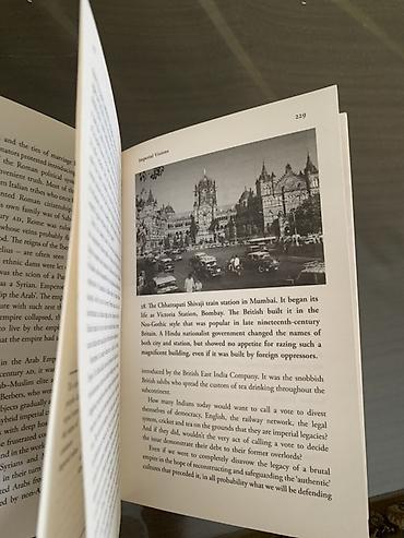 религ: Книга на английском Книга: Yuval Noah Harari — Sapiens: A Brief — 2