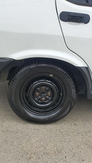 Tofas: Tofaş Şahin sedan Xüsusiyyətlər: - Kuzov: 4 qapılı sedan, ağ rəng - — 12