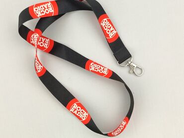 Czarna smycz z napisem "Rock Radio" w czerwonych okręgach. Smycz