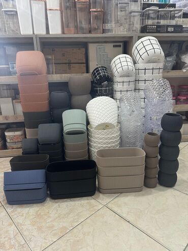 Bitkilər üçün dibçəklər: Dibcek Dibcek qabi yumru aq rengli gul.qabi yumru aq rengli dibcek — 13