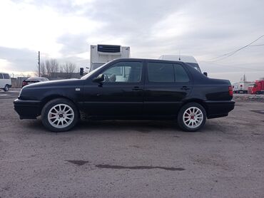 бус сапог мост: Volkswagen Vento: 1993 г., 1.8 л, Механика, Бензин, Седан