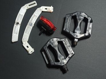 Velosiped aksesuarları: Mikroshift 10 azn
derjatellər 2 azn
işıq 5 azn
pedallar 7 azn