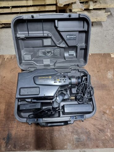 Видеокамеры: Продаю видеокамеру Hitachi VM-2480E в очень хорошем состоянии только — 7