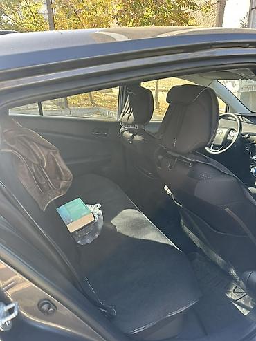 lexus 560: Toyota Prius: 2020 г., 1.8 л, Вариатор, Гибрид, Хэтчбэк — 8
