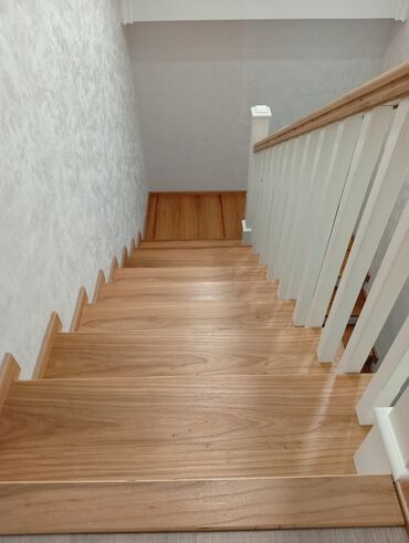 Деревянные лестницы: Деревянная лестница Для дома, Вид дерева: Грецский орех, Форма лестницы: Прямая, Стиль: Классический — 30