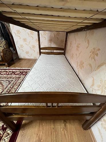 bunk bed: Двухъярусная кровать из массива дерева с двумя матрасами - Материал — 5