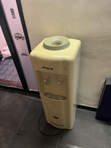 qazli su aparati satilir: Dispenser Döşəməüstü, Su təmizləməsi ilə, İşlənmiş