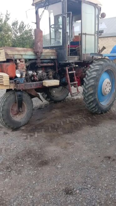 Traktor qoşquları: Kənd təsərrüfatı texnikası paketi Traktor: - Kabinli, dizel