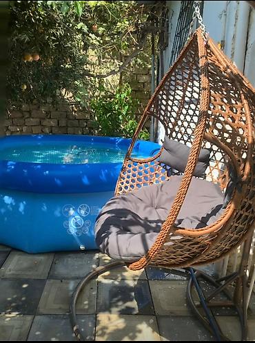 Günlük kirayə evlər: Həyətyanı sahəsi olan kiçik ev - Həyətdə şaquli dayaqlı — 1