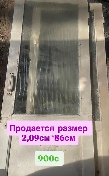 зеркальный комод: Дверь межкомнатная со вставкой из матового рельефного стекла. Материал — 1