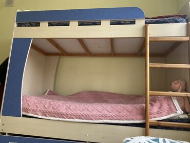 бу двухъярусная кровать: Детский гарнитур, цвет - Бежевый, Б/у