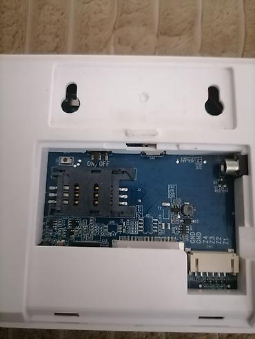 Uređaji protiv krađe: RFID GSM/Alarm kontrolna tabla sa ekranom i SOS tasterom Opis: - — 4