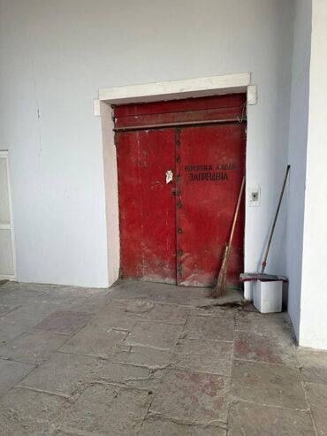 Binalar: Razində, Fidan şadlıq sarayı yolunda, Grandmartın yaxınlığında, 5 — 10