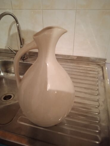 Антикварные вазы: Ваза старинная для украшения интерьера незаметная трещина у горлышка