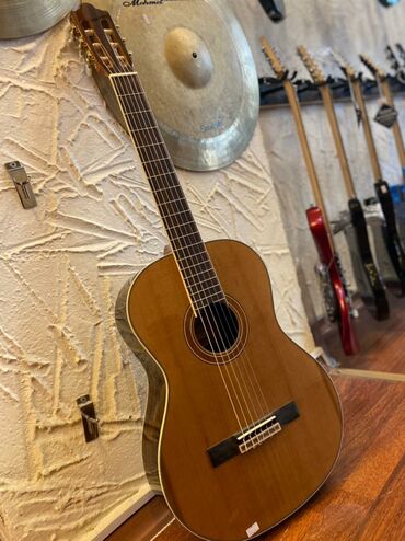 Qaval: Smiger CG 410-39 SMİGER markasına aid klassik gitaraları Nizami
