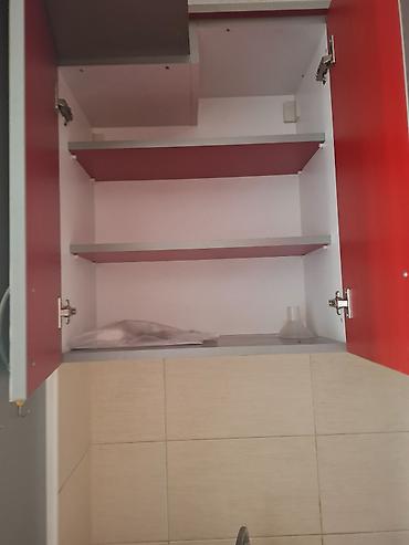 salon: Komplet kuhinja sa policom od poda do plafona i aspiratorom. - Ugaona — 4