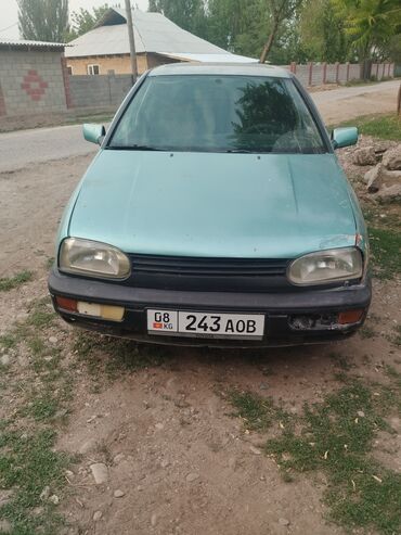 запчасти на golf 3: Volkswagen Golf III поколения в кузове хэтчбек, окрашенный в бирюзовый