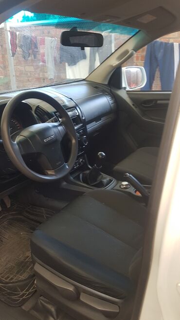 Isuzu: Isuzu : 2019 г., 3 л, Механика, Дизель, Пикап — 3