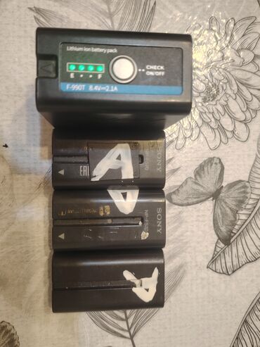 Videokameralar: Sony professional videokamera – HD çəkiliş Xüsusiyyətlər: - Yüksək — 7