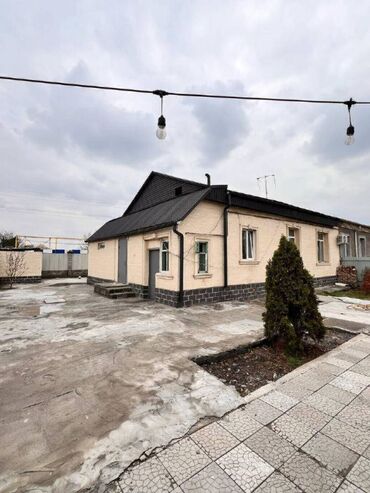 Продажа домов: Полдома, 82 м², 4 комнаты, Агентство недвижимости, Косметический ремонт