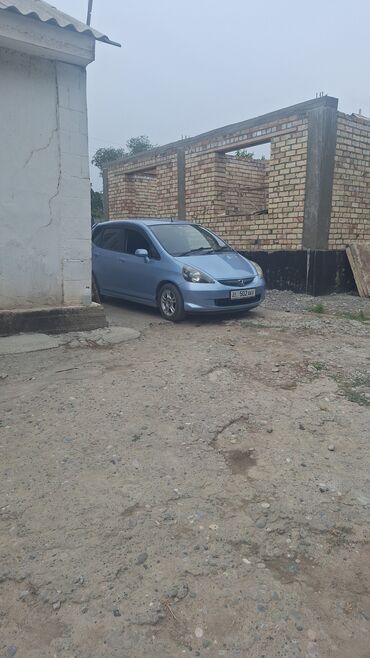 авто кж джалал абад: Honda Fit голубого цвета, компактный и экономичный автомобиль