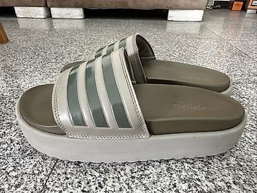 ugg sunjalice: Adidas platform papuče – sivo/maslinasta boja - Model: Adidas slide — 1