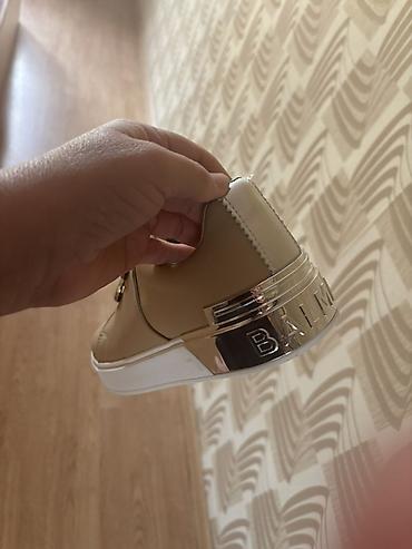 Женская обувь: Balmain Paris qadın krossovkası - Rəng: bej - Material: yumşaq üst — 2