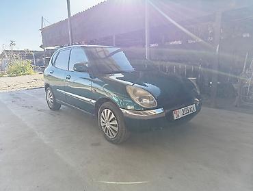 чириген гон: Daihatsu Sirion: 2000 г., Кол менен иштөөчү, Бензин — 3