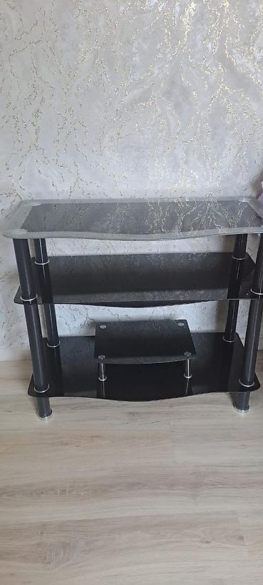 Şüşə TV stendi / media konsolu - Material: qalın temperli şüşə rəflər