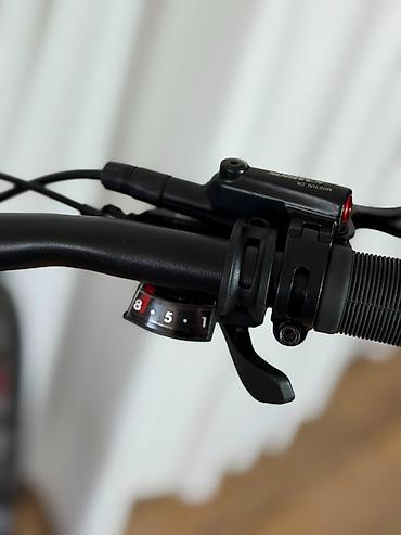 İdman velosipedləri: Velosiped – GT760 dağ/şəhər hibridi Texniki xüsusiyyətlər: - Çərçivə — 3