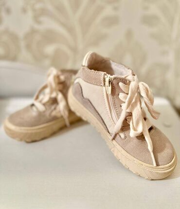 детские кроссовки на липучках: Продаются детские кроссовки, бренд - Zara, 26 размер, из Канады, новые