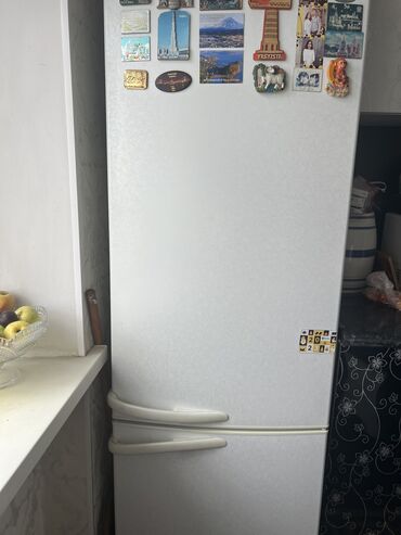 встраиваемая техника: Холодильник Atlant, Б/у, Двухкамерный, 60 * 190 *