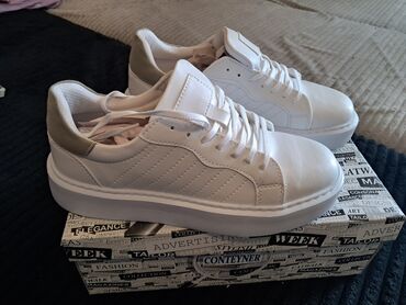 patike srbija: Trainers, size - 42