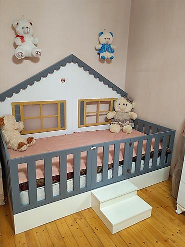 Oğlan və qız üçün, İşlənmiş, Çarpayı, Bazasız, Matras ilə, Siyirməsiz lalafo.az -da Oğlan və qız üçün, İşlənmiş, Çarpayı, Bazasız, Matras ilə, Siyirməsiz