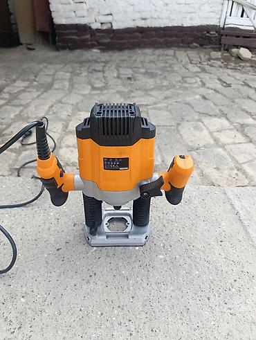 mini testera: Villager VLN1205 glodalica za drvo sa kompletom glodala - Električna — 3
