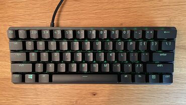 mini notebook: Razer Huntsman Mini. İdeal vəziyyətdədir. Yenidən seçilmir