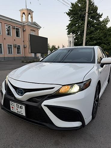 Toyota Camry: 2021 г., Автомат, Гибрид, Седан