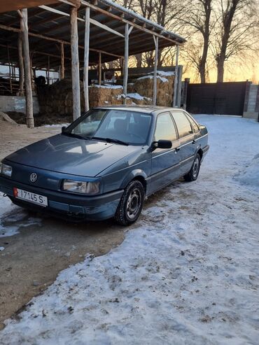 Volkswagen: Volkswagen Passat: 1990 г., 1.8 л, Механика, Бензин, Седан