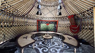 Аренда юрт: Аренда юрты, Каркас Деревянный, 85 баш, Стол, С полом, Казан — 22