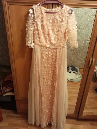 Ziyafət donları: Her nov ziyafet paltarlari, heresi 1-2 defe wenliye geyilib. Baha — 2