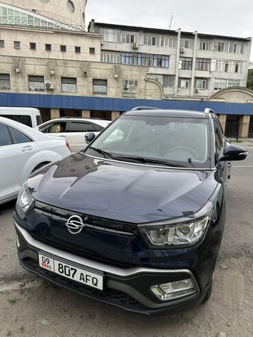 купить ssangyong musso: SsangYong Tivoli – компактный кроссовер темно-синего цвета с черным