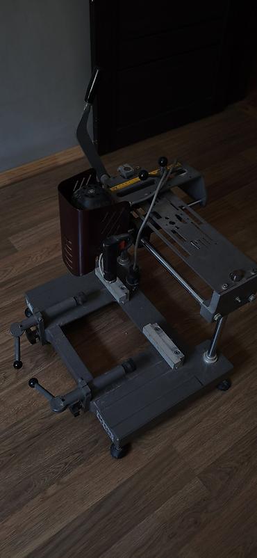 acar dublikatı: Açar dublikatı hazırlamaq üçün peşəkar frezə aparatı (key cutting — 1