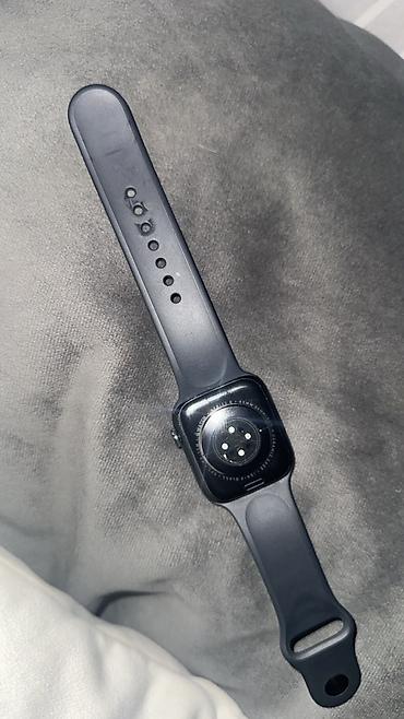 Smart saatlar: Apple Watch Series 7, 45 mm, qara alüminium korpus və qara silikon — 2
