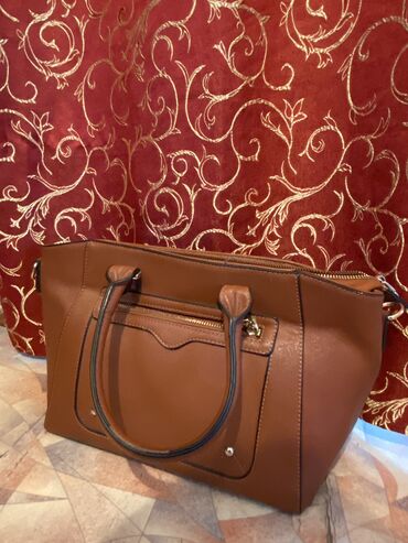 сумка коричневая: Сумка

Высота 25см