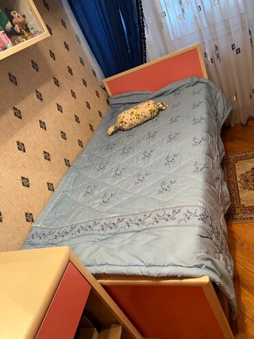 Uşaq və gənc otağı üçün dəstlər: Oğlan və qız üçün, İşlənmiş, Təknəfərlik çarpayı, Yazı masası, Dolab, Komod — 12