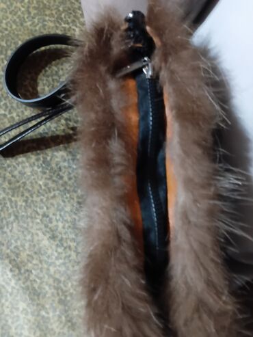 Torbe: Torba/pojasna tašna od krzna sa kožnim kaišem - Elegantna polumesec — 12