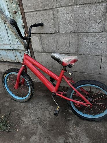 тройки детские: Детский велосипед BMX-стиля с колесами около 16 дюймов. - Рама и — 2