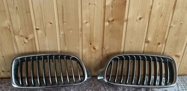 radiyator: Bu iki BMW avtomobili üçün nəzərdə tutulmuş radiator barmaqlığıdır