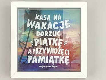 Skarbonka w białej ramce z napisem "Kasa na wakacje. Dorzuć piątkę, a