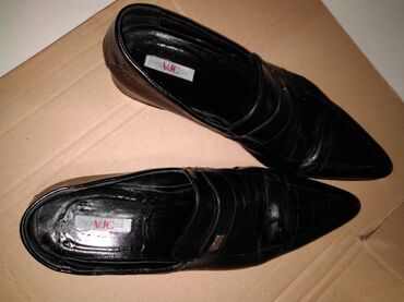 muške gumene čizme za kišu: Muške cipele br.44 ocuvane, i Versace